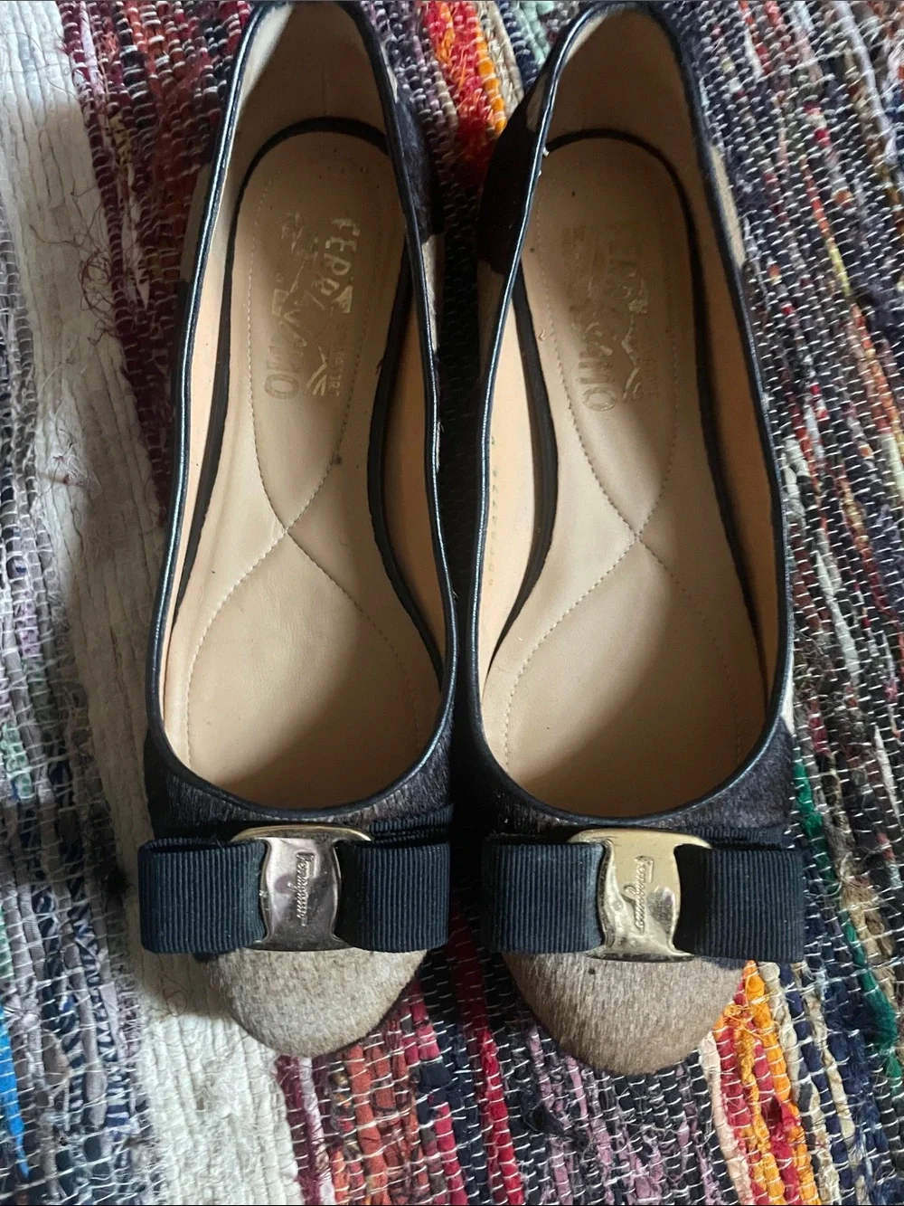 Salvatore Ferragamo Two-Tone Vara Bow Flats - Black & Beige
